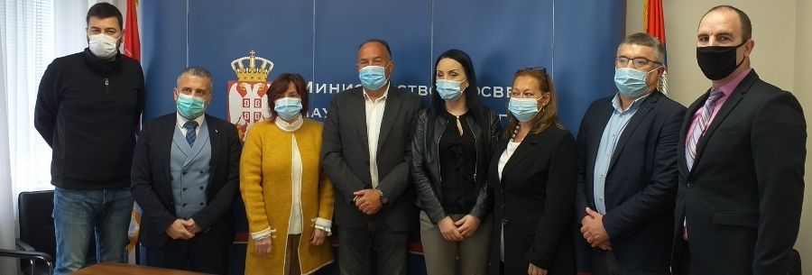 10 милиона динара школама за развој и рад ученичких задруга