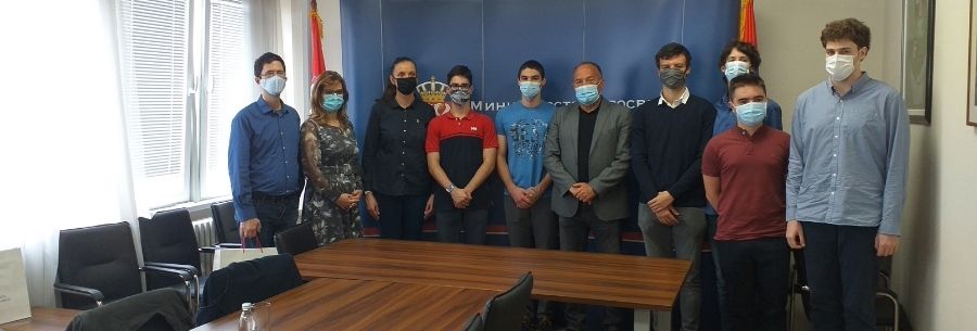 Министар Шарчевић разговарао са ученицима који су освојили медаље на Међународној олимпијади из математике
