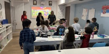 Државна секретарка Весна Недељковић посетила Српску допунску школу Министарства просвете у Солуну