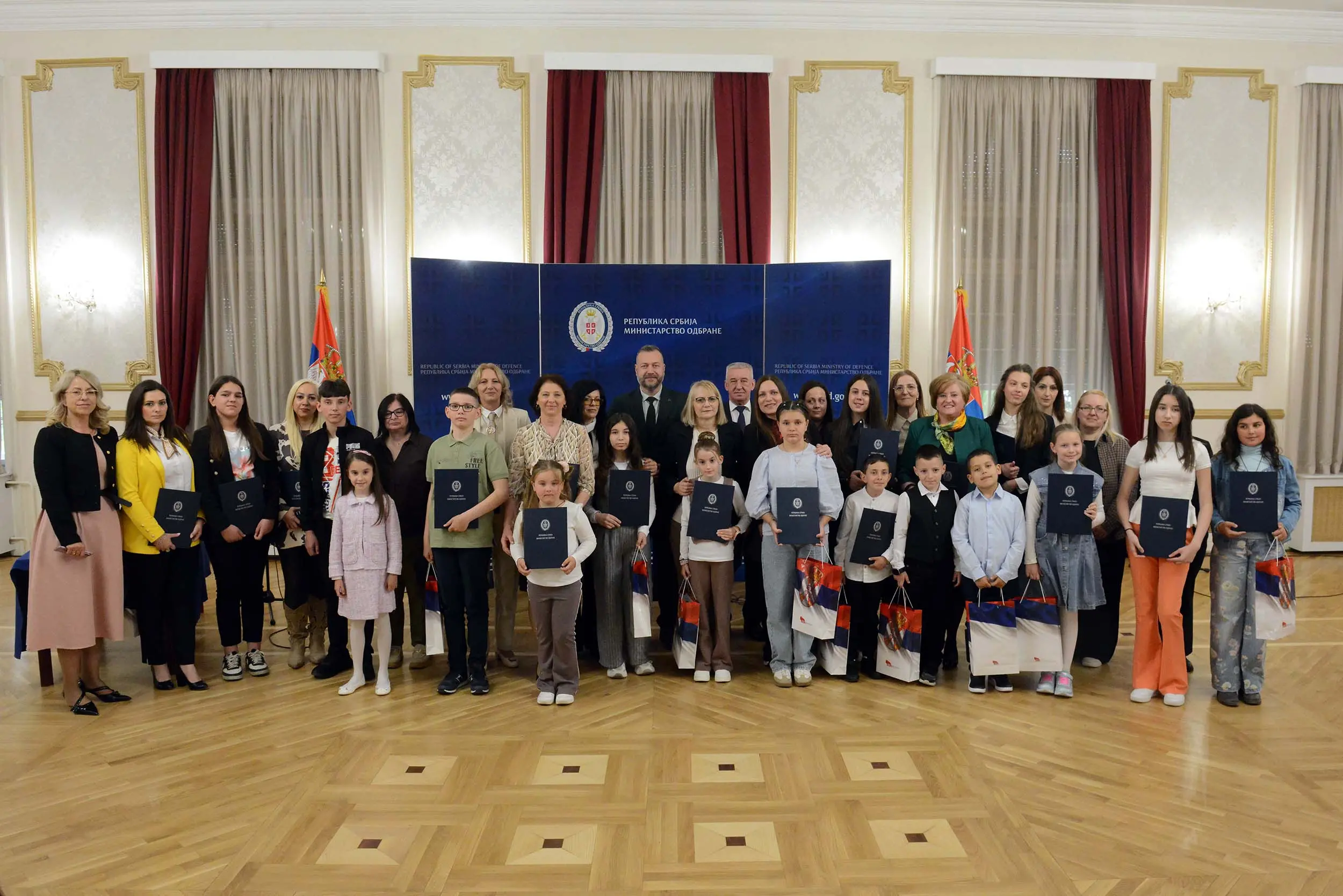 Уручене награде победницима конкурса „Наш војник, наш херој“