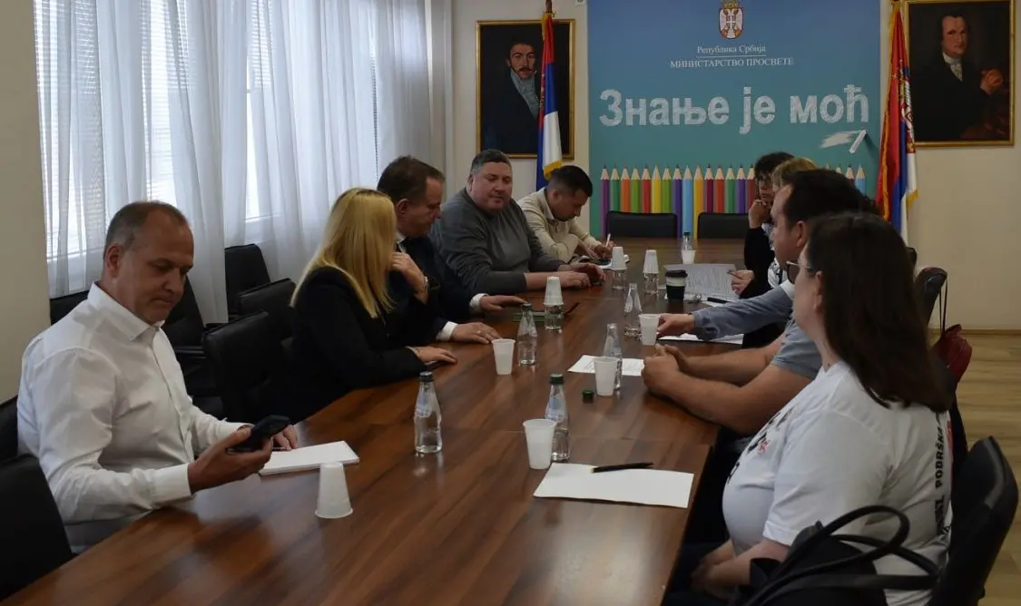 Станковић разговарао са родитељима ученика Гимназије „Јован Јовановић Змај“ из Новог Сада